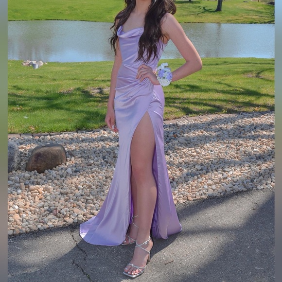 Lavender Prom dress size 2 - Picture 3 of 3